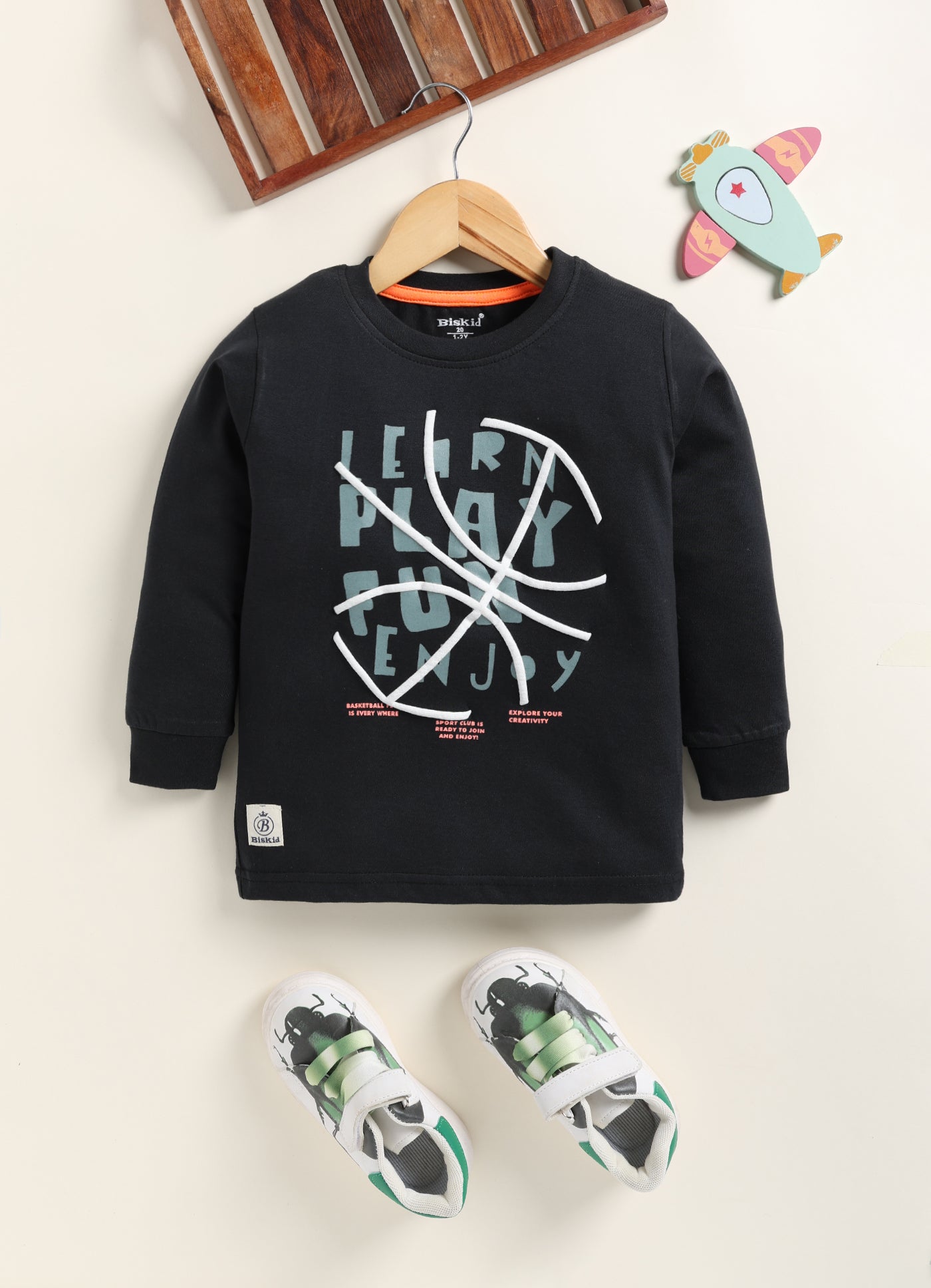 Biskid Boys "Learn Play Fun Enjoy" Basketball Graphic Long-Sleeve T-Shirt - Black